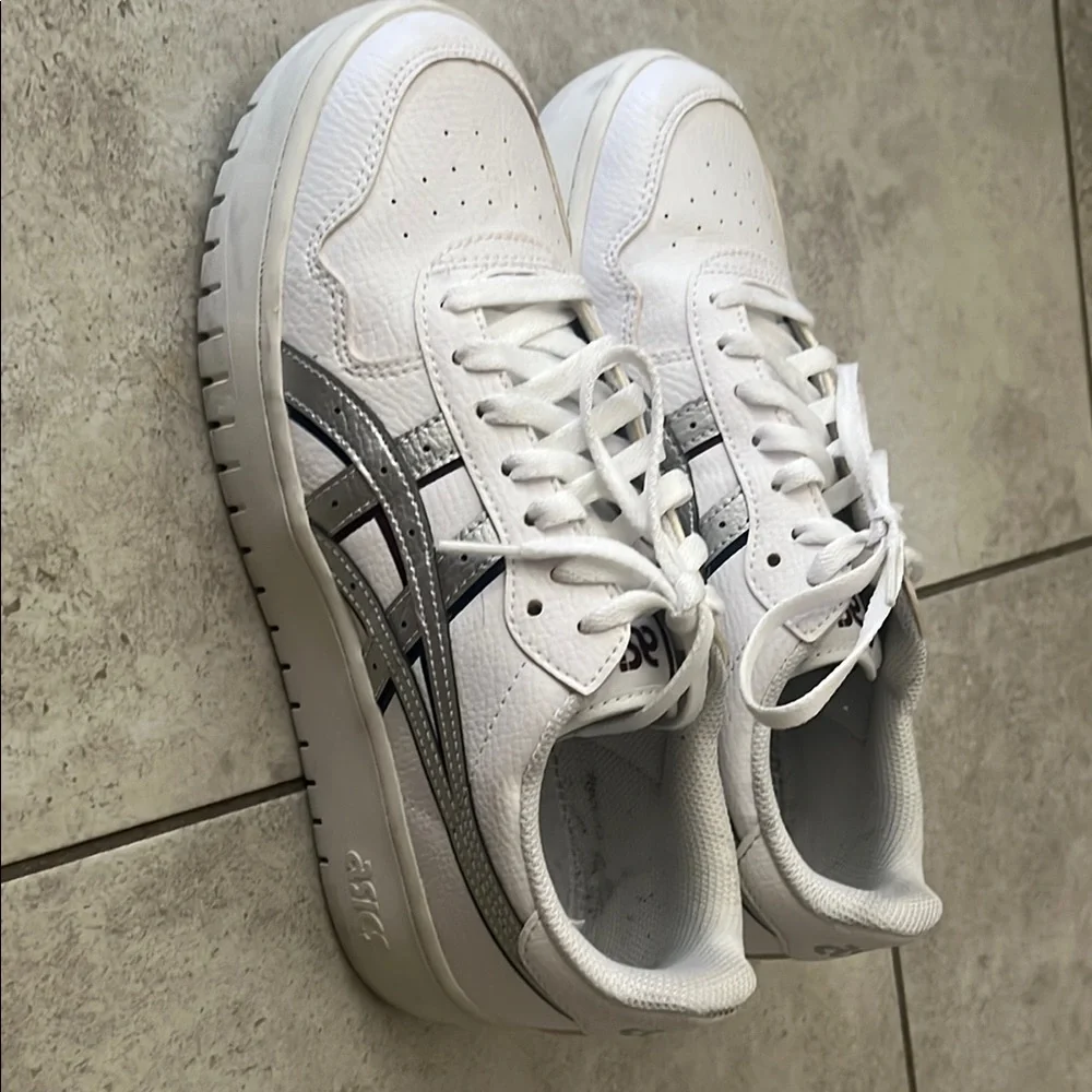 White ASICS Womens Shoe - Picture 3 of 6